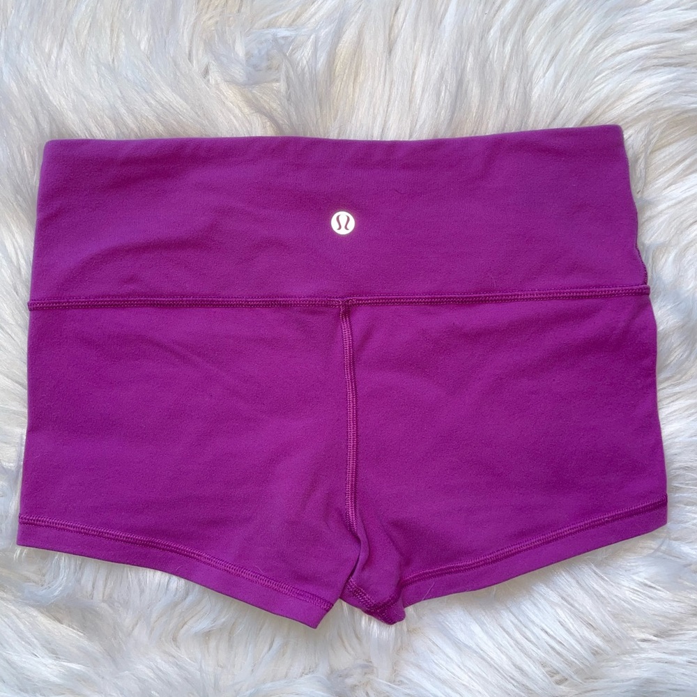 Lululemon stretchy shorts women’s 4 reversible 2” inseam lightweight and comfy